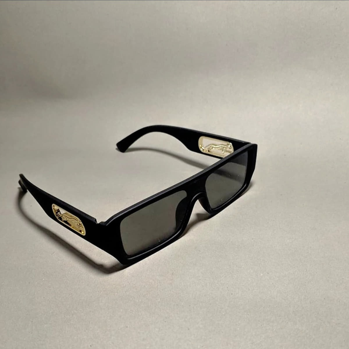 Luxury Black & Gold Frame Sunglasses – Premium Unisex Design